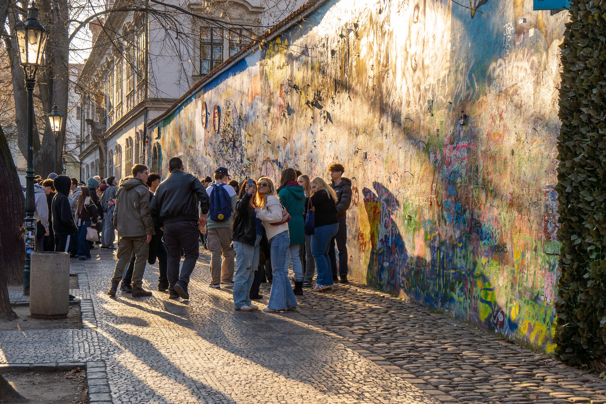 Nuoria Lennonwallilla