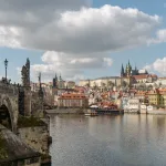 Prahan linna, Vltava ja Kaarlensilta