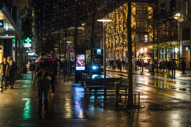 Jouluvalot Bahnhofstrassella - Kunst und Käse